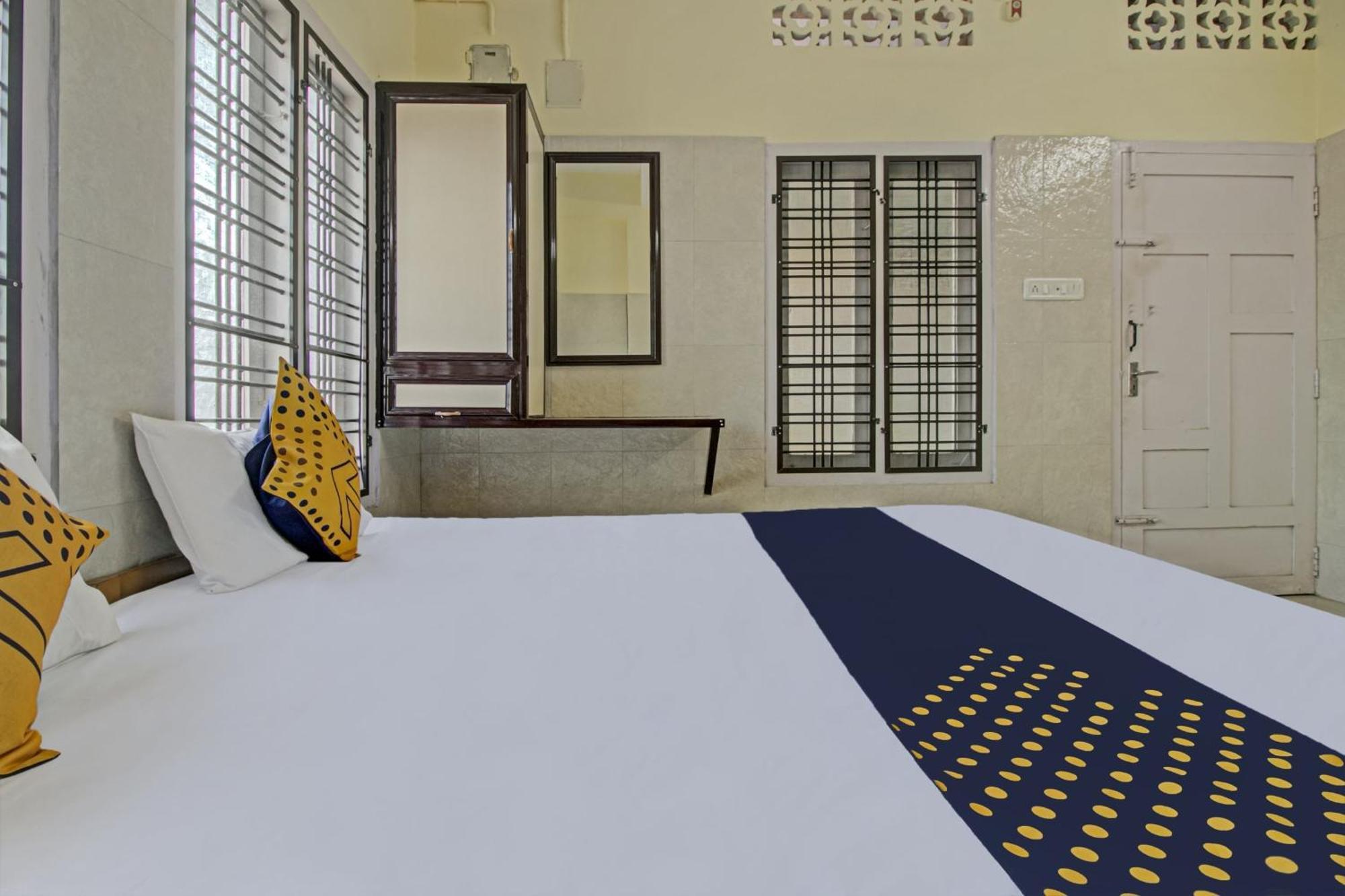 Spot On J P Tourist Home Kollam Εξωτερικό φωτογραφία