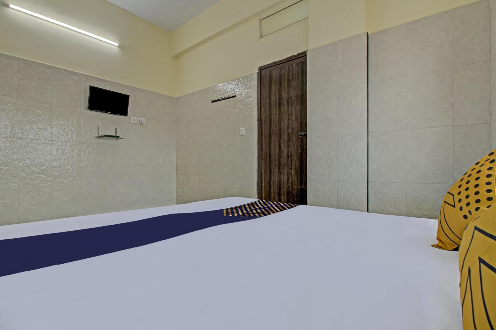 Spot On J P Tourist Home Kollam Εξωτερικό φωτογραφία
