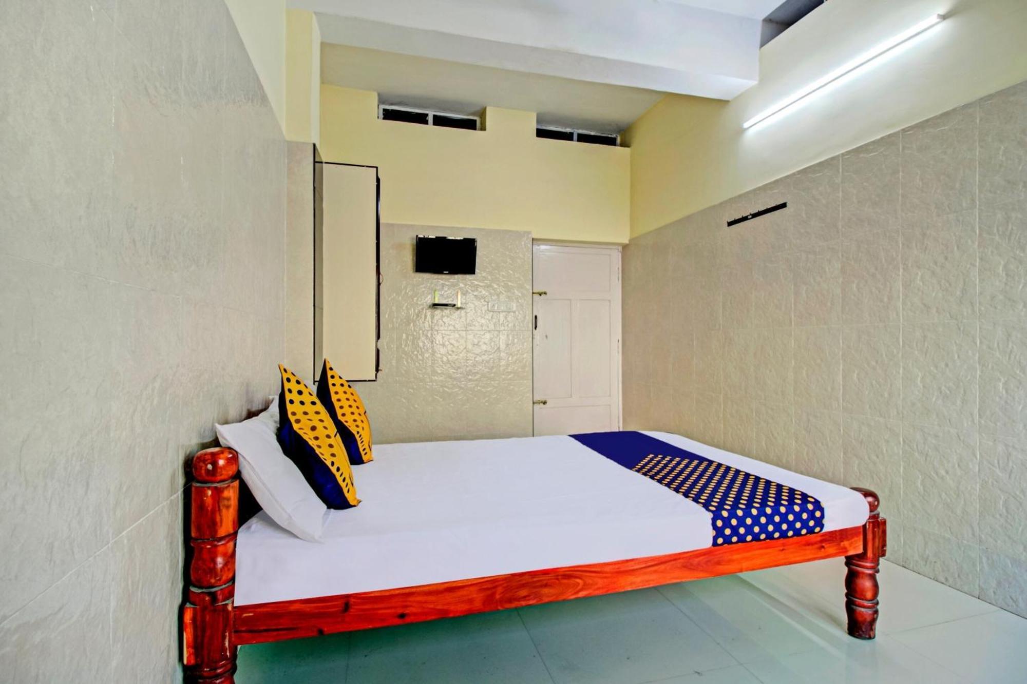 Spot On J P Tourist Home Kollam Εξωτερικό φωτογραφία