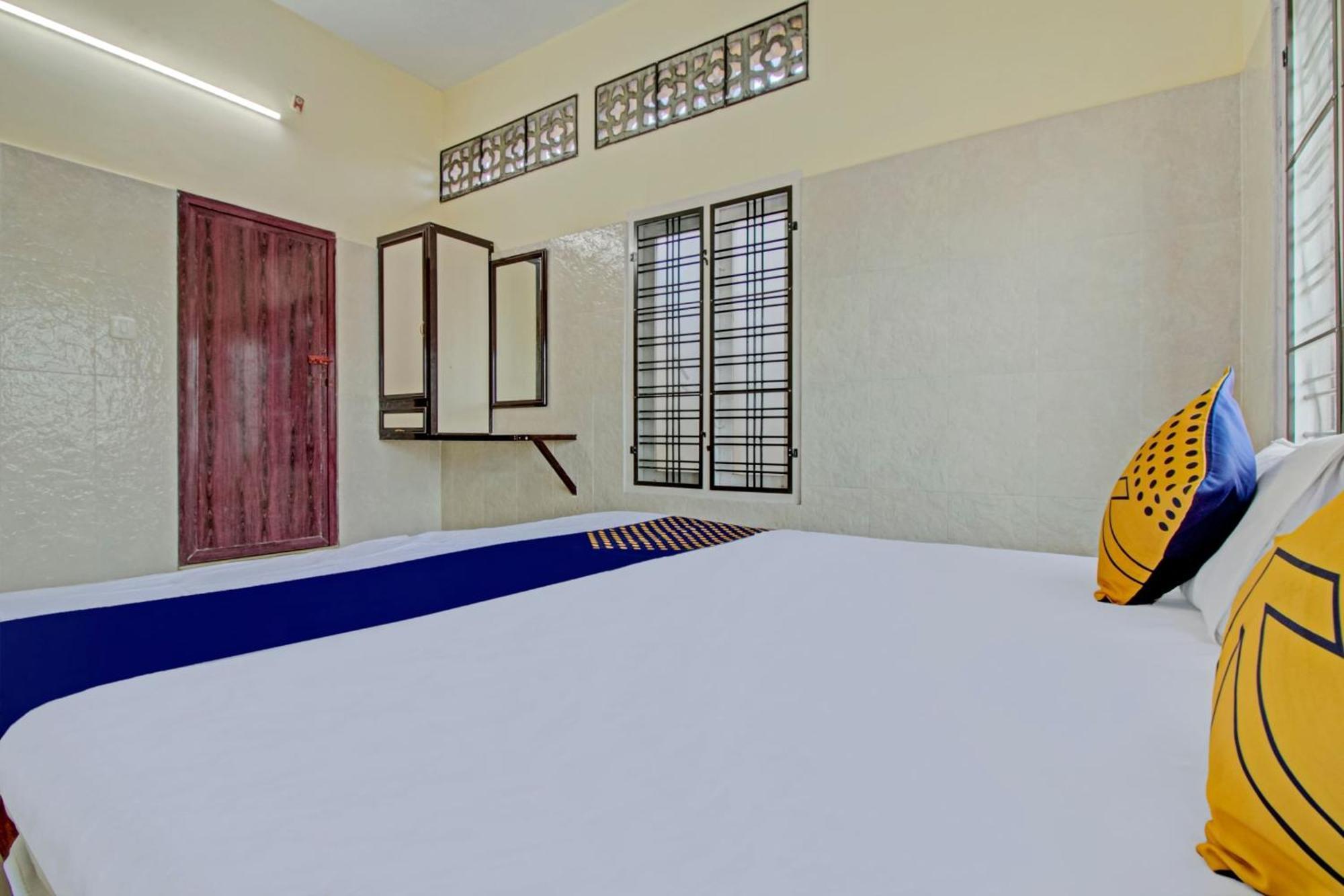 Spot On J P Tourist Home Kollam Εξωτερικό φωτογραφία